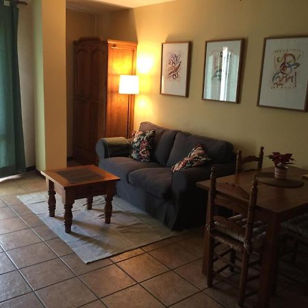 Santa Cruz de la Serós Apartamentos Turisticos San Juan De La Pena מראה חיצוני תמונה