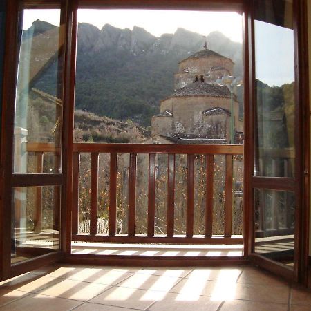 Santa Cruz de la Serós Apartamentos Turisticos San Juan De La Pena מראה חיצוני תמונה