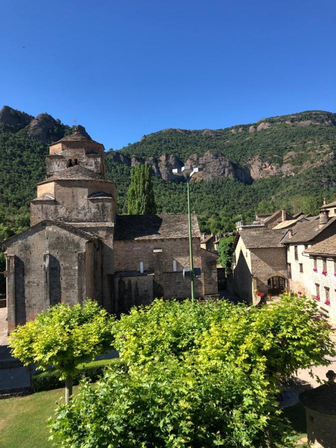 Santa Cruz de la Serós Apartamentos Turisticos San Juan De La Pena מראה חיצוני תמונה