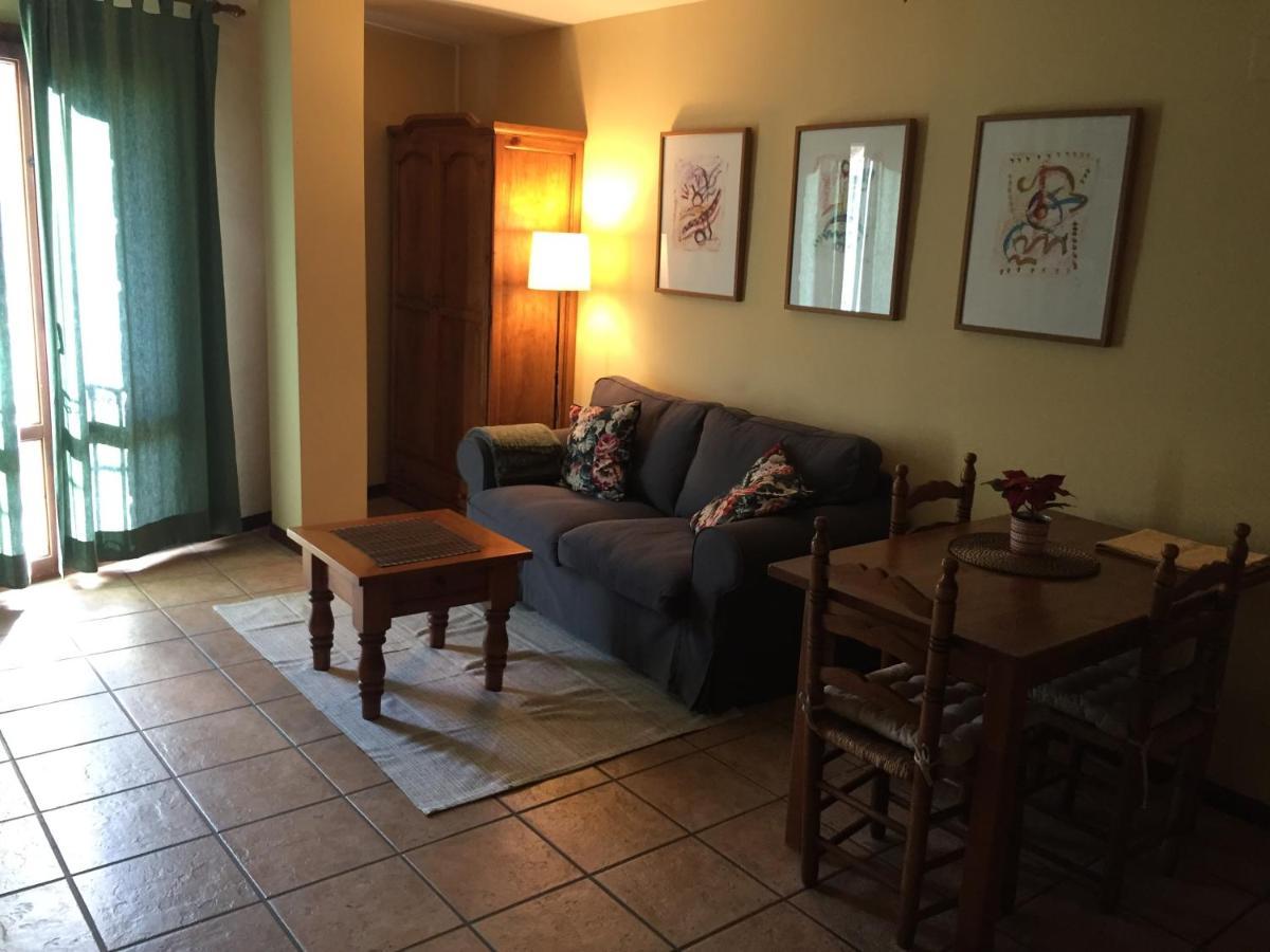 Santa Cruz de la Serós Apartamentos Turisticos San Juan De La Pena מראה חיצוני תמונה