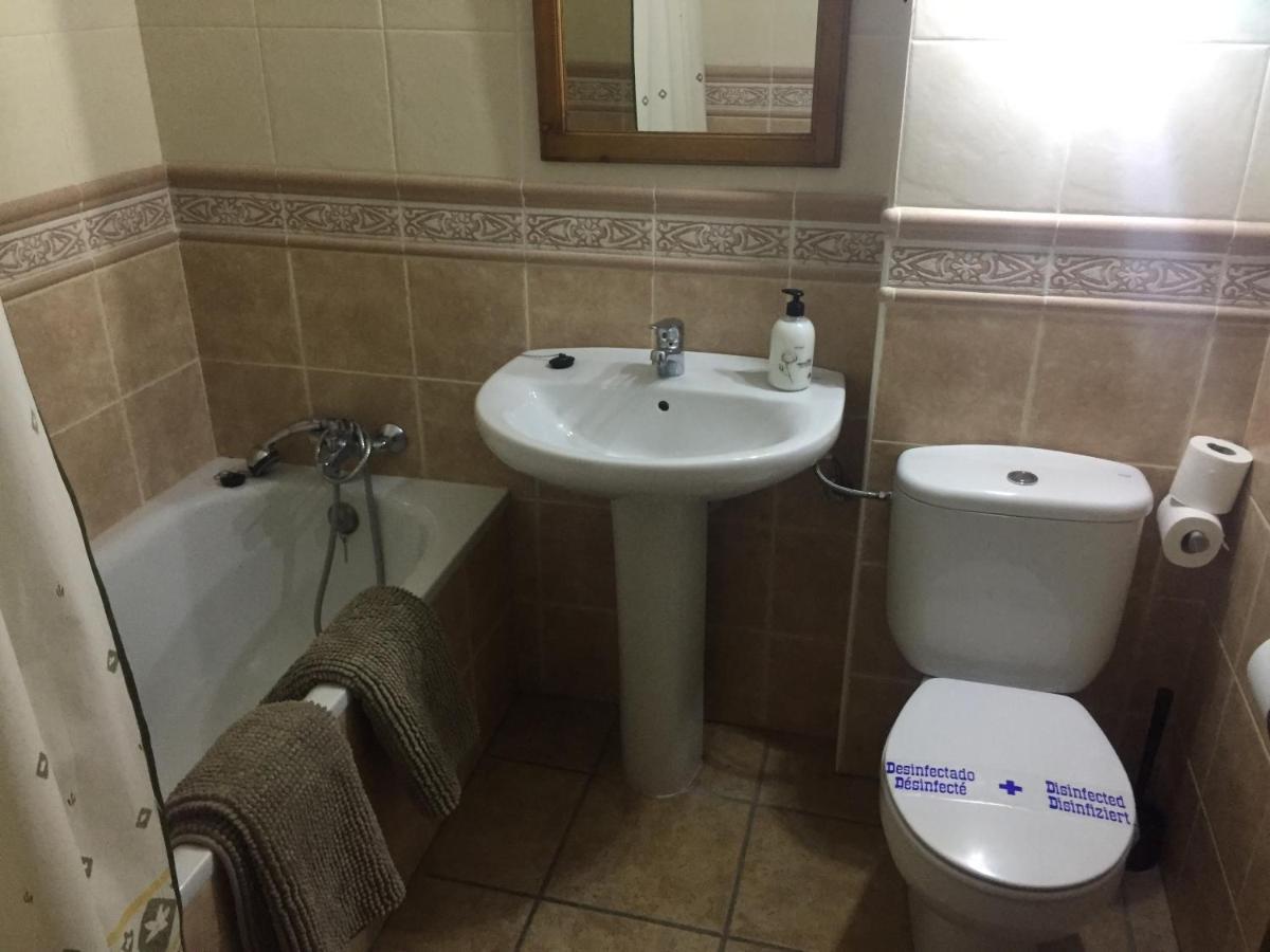 Santa Cruz de la Serós Apartamentos Turisticos San Juan De La Pena מראה חיצוני תמונה