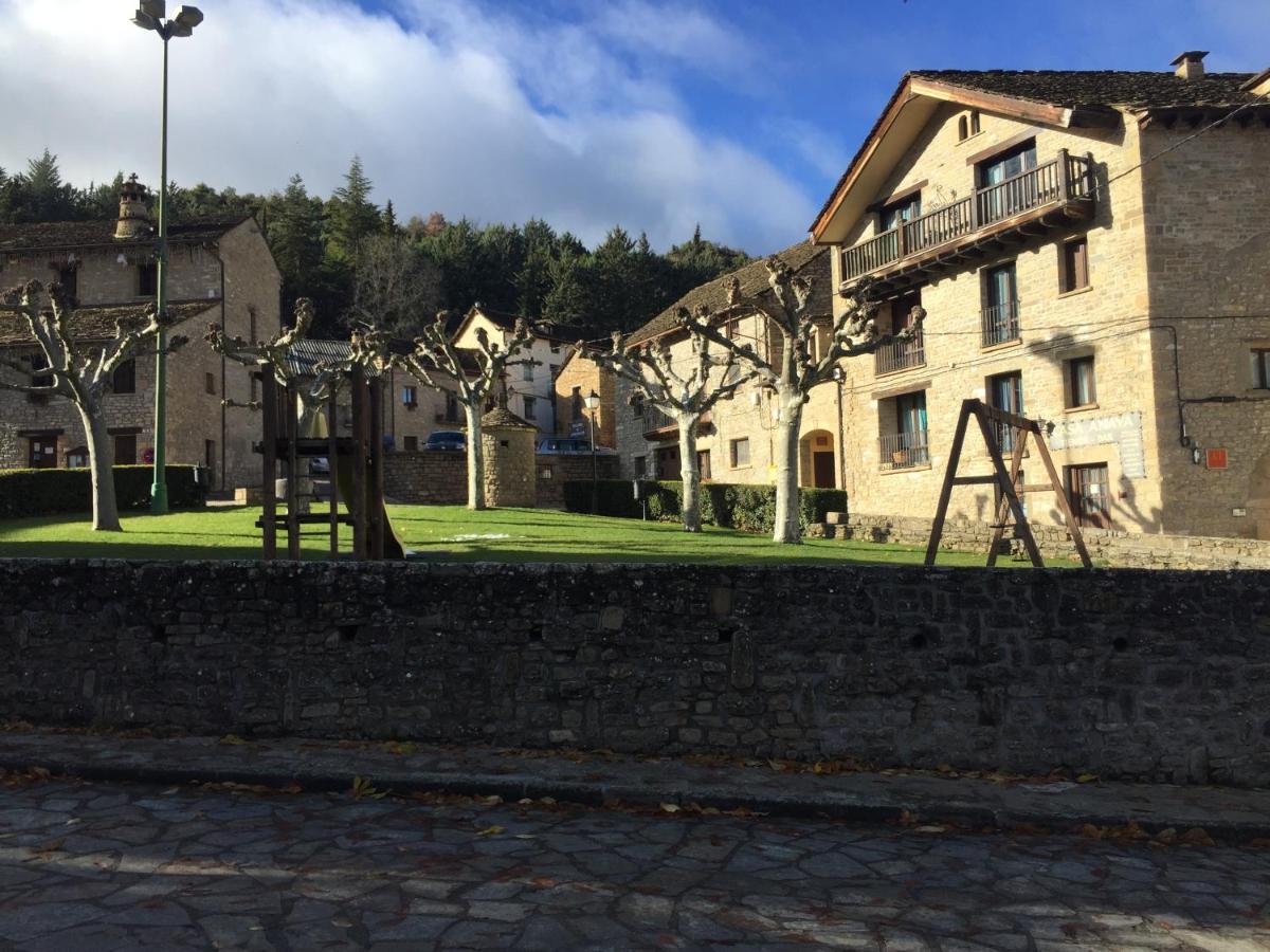 Santa Cruz de la Serós Apartamentos Turisticos San Juan De La Pena מראה חיצוני תמונה