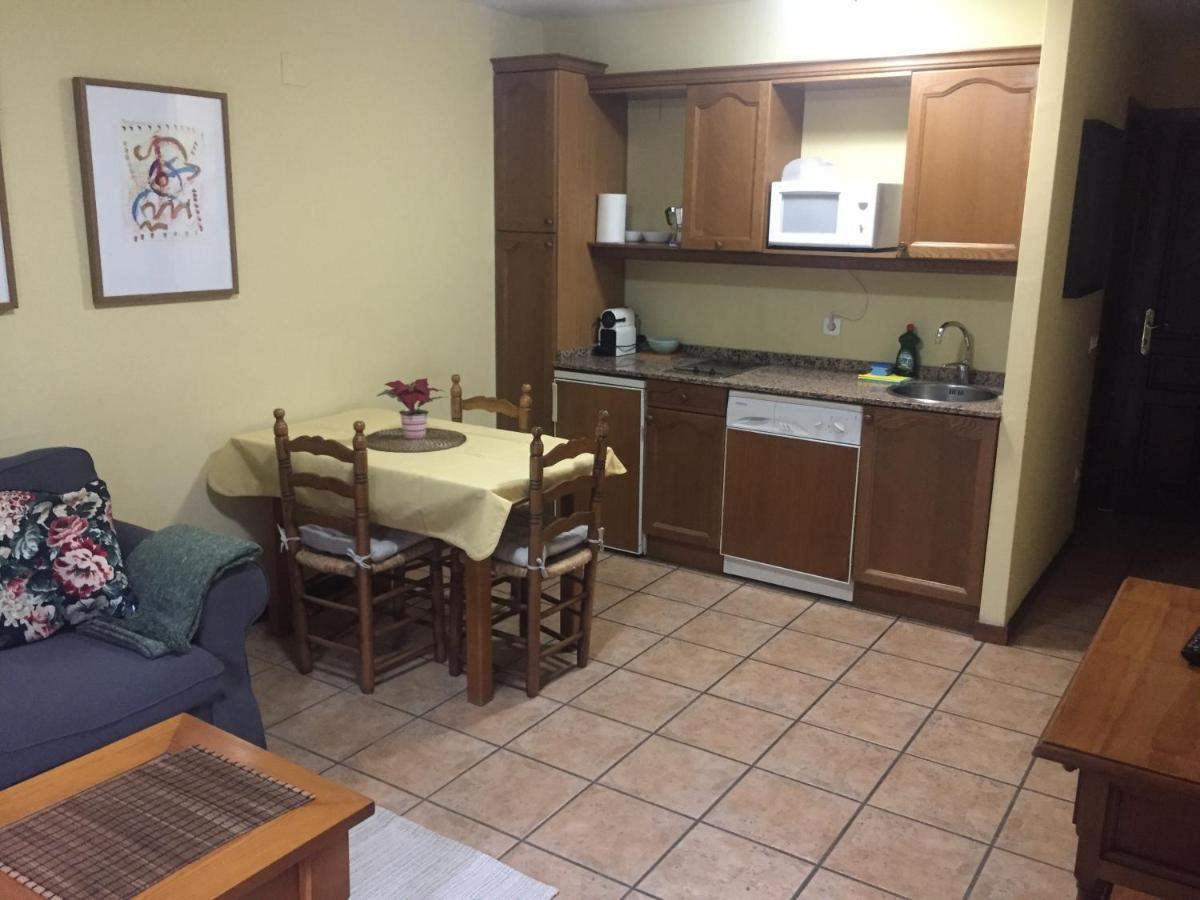 Santa Cruz de la Serós Apartamentos Turisticos San Juan De La Pena מראה חיצוני תמונה
