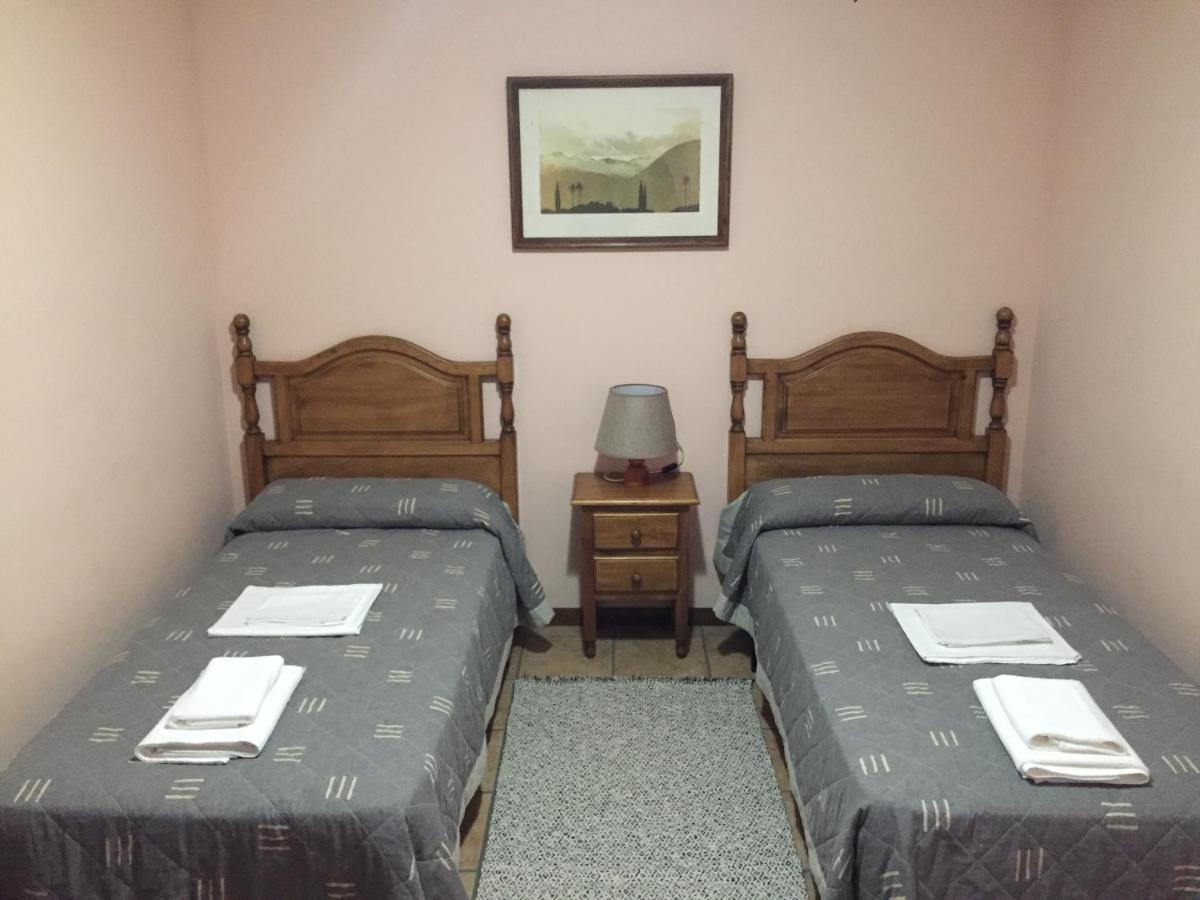 Santa Cruz de la Serós Apartamentos Turisticos San Juan De La Pena מראה חיצוני תמונה