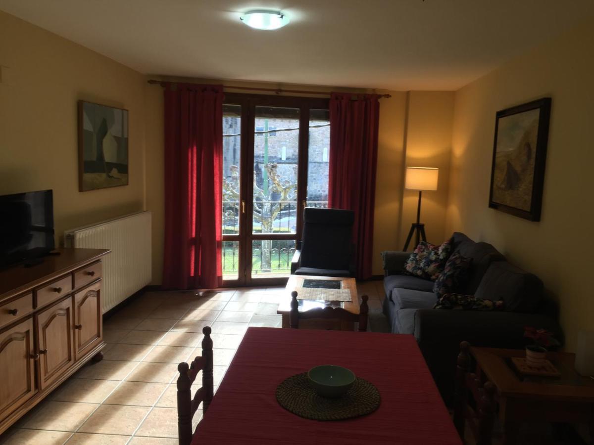 Santa Cruz de la Serós Apartamentos Turisticos San Juan De La Pena מראה חיצוני תמונה