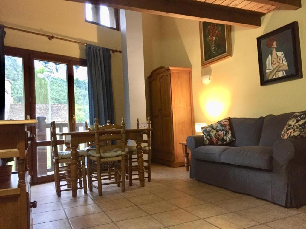 Santa Cruz de la Serós Apartamentos Turisticos San Juan De La Pena מראה חיצוני תמונה