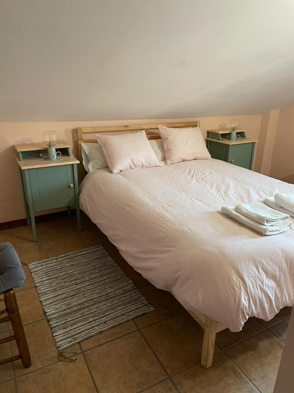 Santa Cruz de la Serós Apartamentos Turisticos San Juan De La Pena מראה חיצוני תמונה